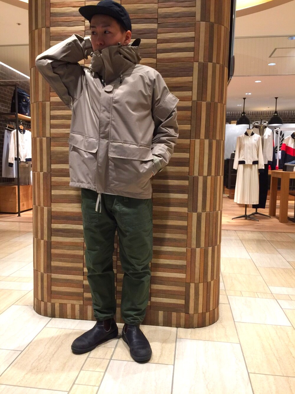「BEAVER、BEAVER名古屋、アウトドアスタイル、ミリタリー、MANASTASH、マナスタッシュ、ベイカーパンツ、ワークパンツ、ナイロンジャケット、マウンテンパーカー」｜「WILD THINGSのWILDTHINGS/ワイルドシングス　別注 MIG MOUNTAIN PARKA（マウンテンパーカー、ベージュ系）」を使った、funatoさん（メンズ・166cm）の冬コーディネートの1枚目の写真