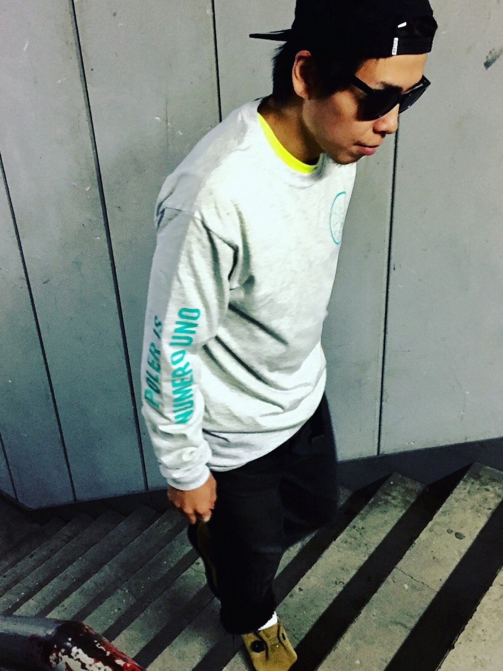 「BEAVER、BEAVER名古屋、poler、ロンT、2018ss、ストリート、アウトドアスタイル、サングラス、street、ptarmigan」｜「POLeR OUTDOOR STUFFのPOLeR OUTDOOR STUFF/ポーラーアウトドアスタッフ  別注 Golden circle L/S tee（Tシャツ/カットソー、グレー系）」を使った、funatoさん（メンズ・166cm）の冬コーディネートの1枚目の写真