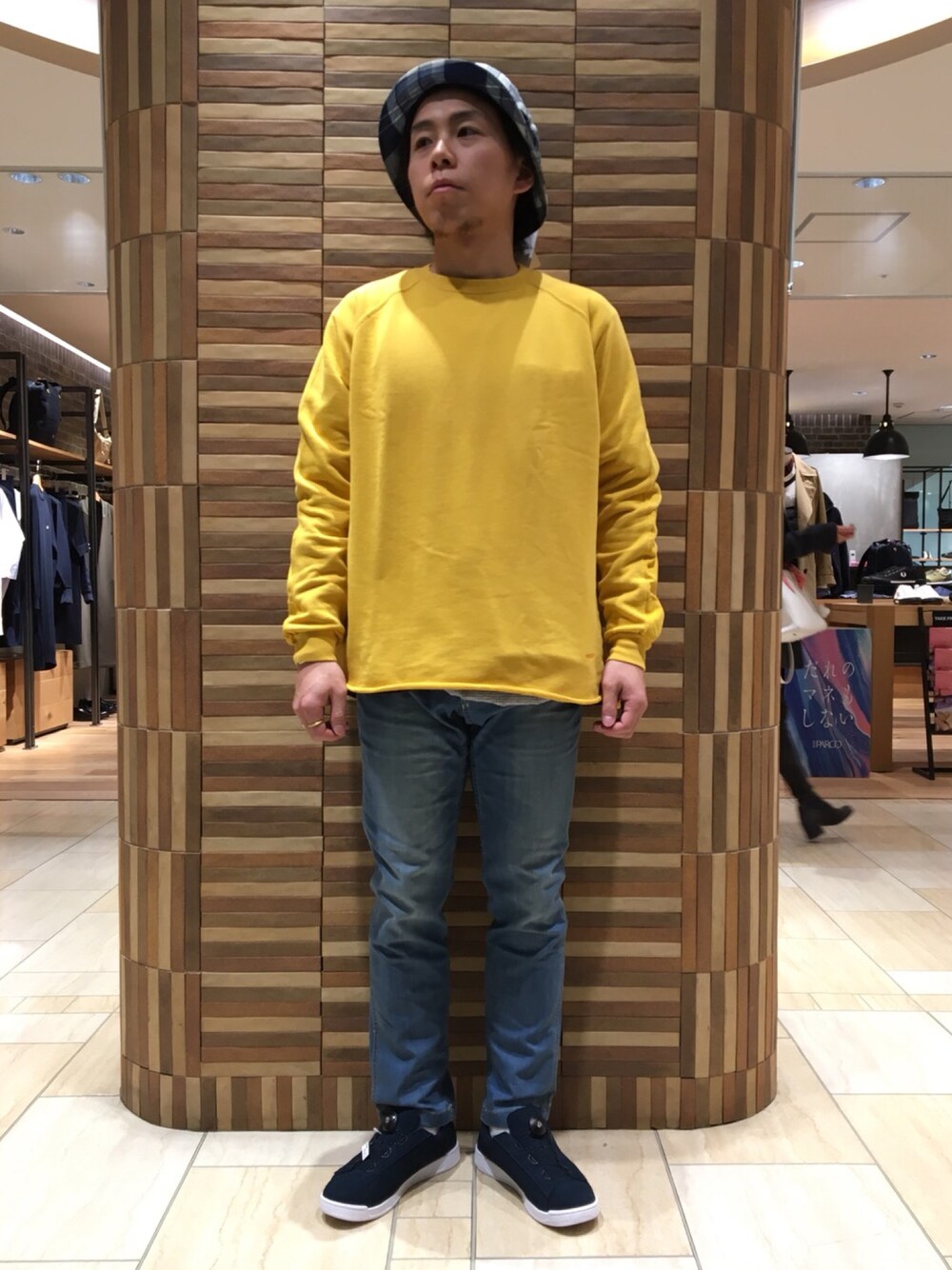 「BEAVER、BEAVER名古屋、GRAMICCI、デニム、テールカット、スウェット、ハット、MANASTASH、春コーデ、ptarmigan」｜「GramicciのGRAMICCI/グラミチ　別注TALECUT SWEAT/EMBROIDERY（スウェット、ゴールド系）」を使った、funatoさん（メンズ・166cm）の冬コーディネートの1枚目の写真