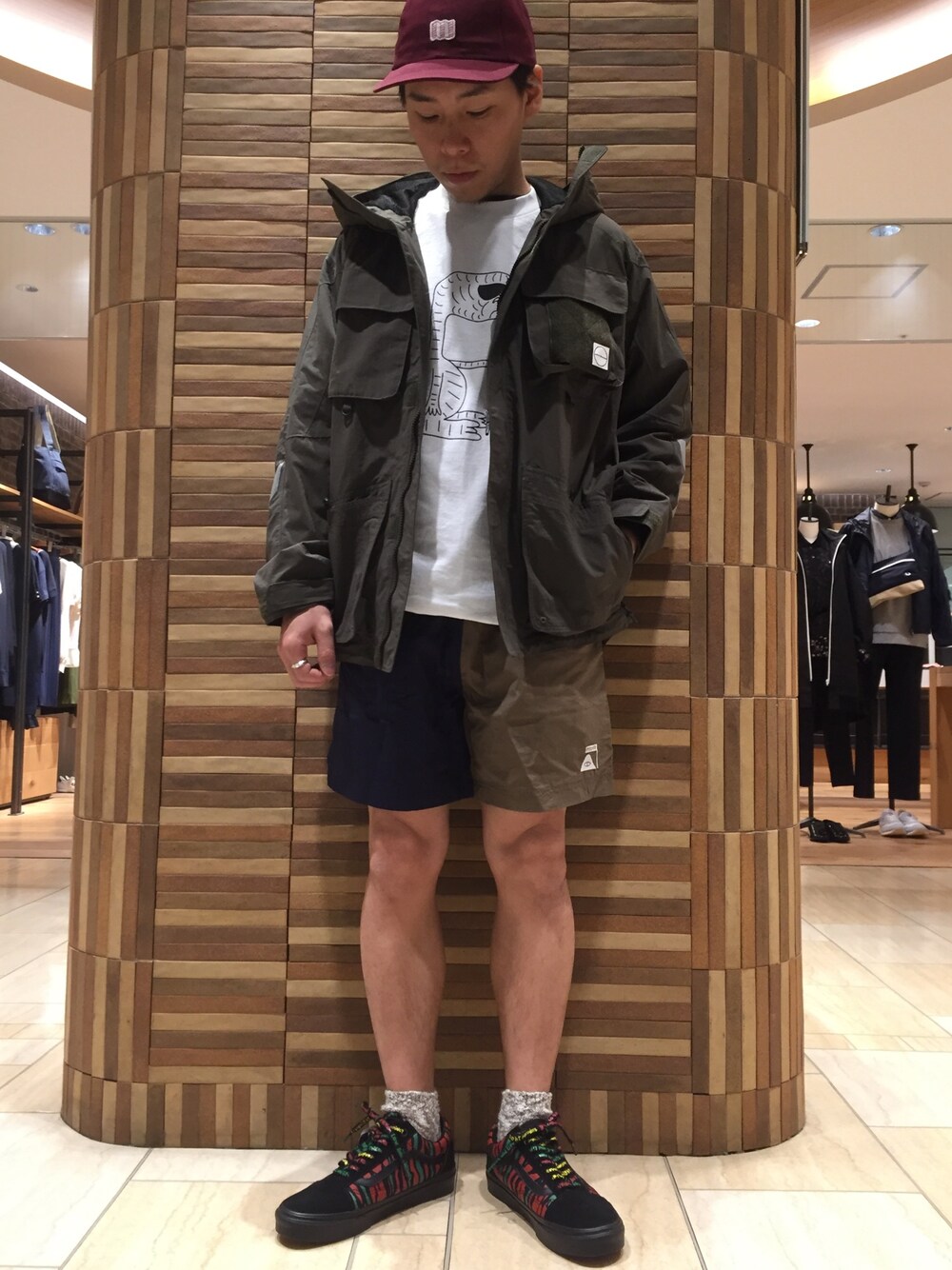 「BEAVER、BEAVER名古屋、ストリート、アウトドアスタイル、poler、BURLAP OUTFITTER、VANS、スケータースタイル、ナイロンジャケット、春」｜「BURLAP OUTFITTERのBURLAP OUTFITTER/バーラップアウトフィッター  別注 guide jacket（マウンテンパーカー、グリーン系）」を使った、funatoさん（メンズ・166cm）の春コーディネートの1枚目の写真