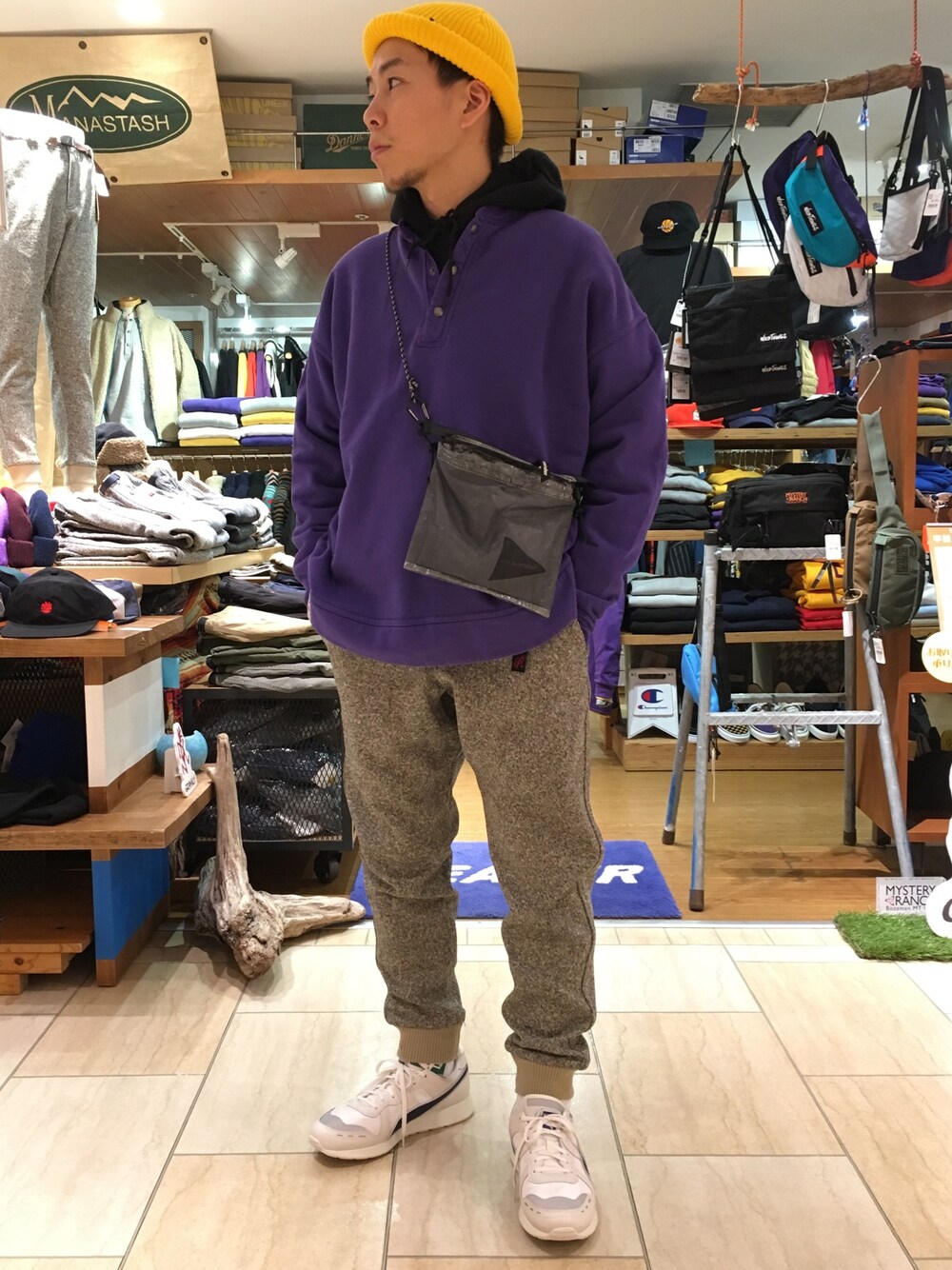 「BEAVER、BEAVER名古屋、MANASTASH、マナスタッシュ、GRAMICCI、グラミチ、PUMA、and wander、休日スタイル、CHUMS」｜「CHUMSのCHUMS/チャムス　Hurricane Top Original/ハリケーントップオリジナル/トップス/スウェット（スウェット、パープル系）」を使った、funatoさん（メンズ・166cm）の秋コーディネートの1枚目の写真