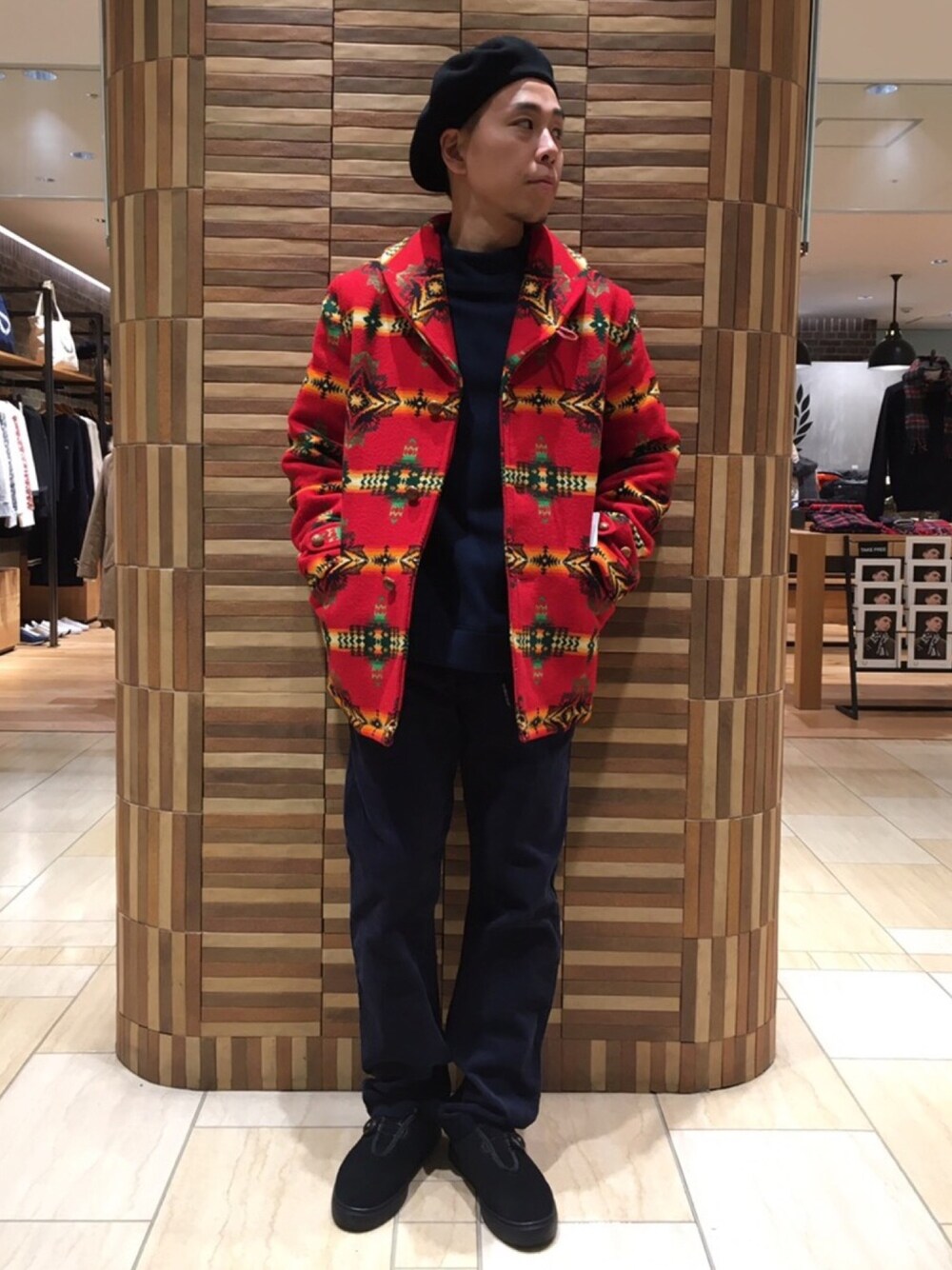「BEAVER、BEAVER名古屋、SCHOTT、Pコート、MANASTASH、マナスタッシュ、ベレー帽、オトナカジュアル、クリスマス、冬コーデ」｜「schottのSCHOTT/ショット　731PENDLETON WOOL JACKET/ペンドルトンウールジャケット（ブルゾン、レッド系）」を使った、funatoさん（メンズ・166cm）の冬コーディネートの1枚目の写真