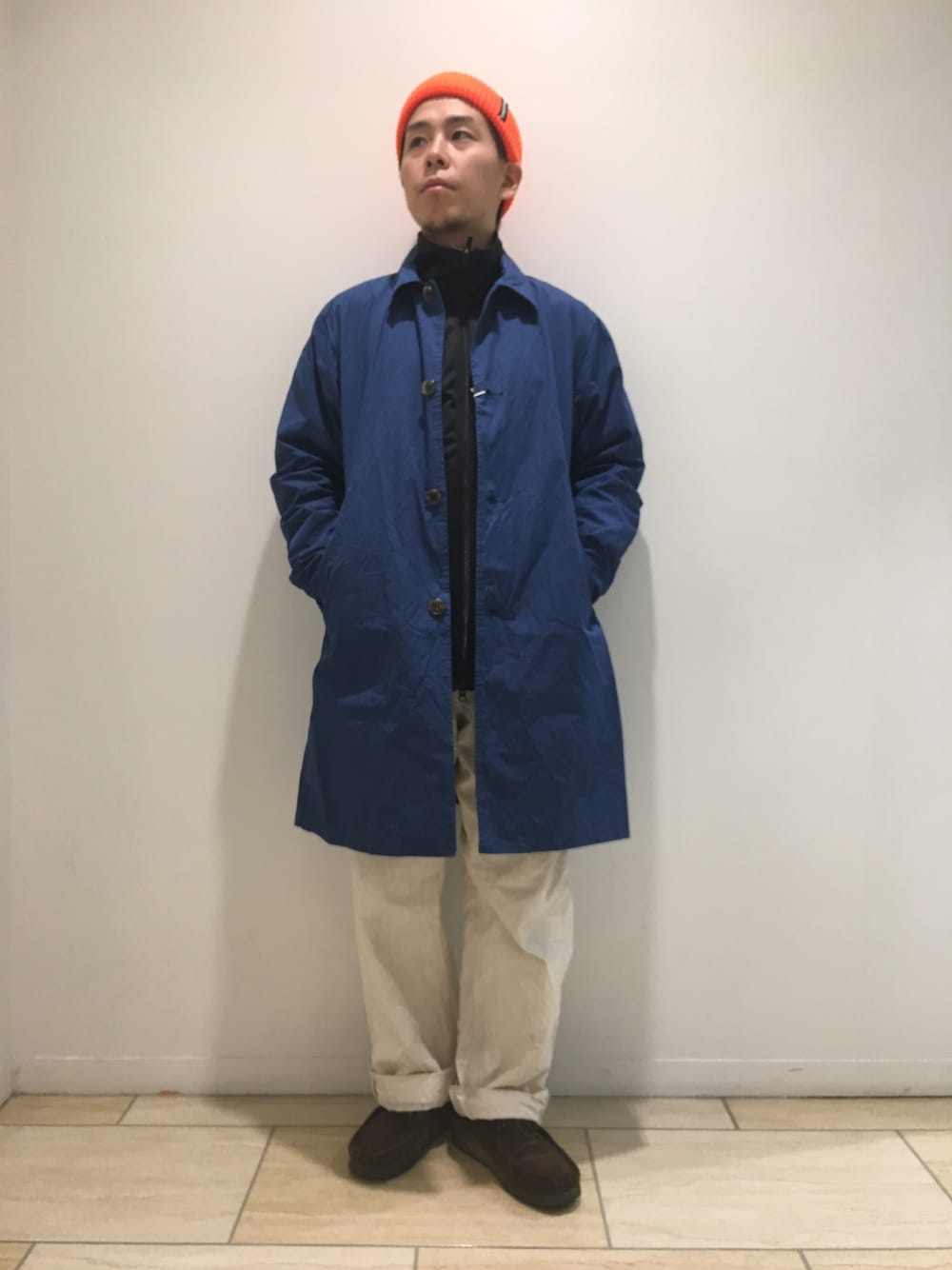 「BEAVER、BEAVER名古屋、ステンカラーコート、スプリングコート、コート、春コーデ、大人カジュアル、カジュアル、MANASTASH、レイヤードスタイル」｜「D.M.G.のD.M.G/ディーエムジー　スプリングコート（ステンカラーコート、ブルー系）」を使った、funatoさん（メンズ・166cm）の冬コーディネートの1枚目の写真