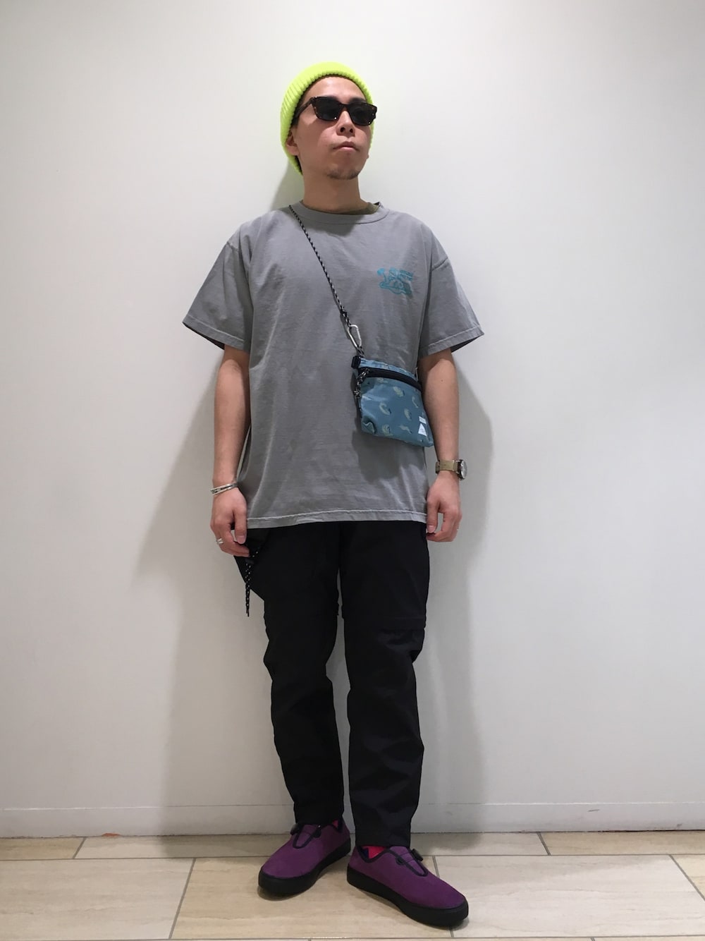 「BEAVER、BEAVER名古屋、フェススタイル、カジュアルコーデ、春コーデ、poler、ストリート、Tシャツ、夏コーデ、アウトドアスタイル」｜「MANASTASHのMANASTASH × UNIVERSAL OVERALL/マナスタッシュ × ユニバーサルオーバーオール　別注 CONVERTIBLE CAMPER PANTS/別注コンバーチブルキャンパーパンツ（その他パンツ、ブラック系）」を使った、funatoさん（メンズ・166cm）の春コーディネートの1枚目の写真
