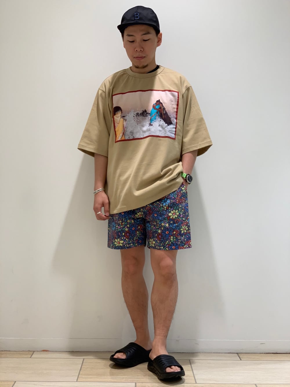 「BEAVER、BEAVER名古屋、bohemians、ボヘミアンズ、花柄、ショートパンツ、夏コーデ、海、アウトドアスタイル、フェススタイル」｜「BOHEMIANSのBOHEMIANS/ボヘミアンズ　別注 MOSAIC FLOWER NYLON SHORTS/ショートパンツ（その他パンツ、その他）」を使った、funatoさん（メンズ・166cm）の夏コーディネートの1枚目の写真
