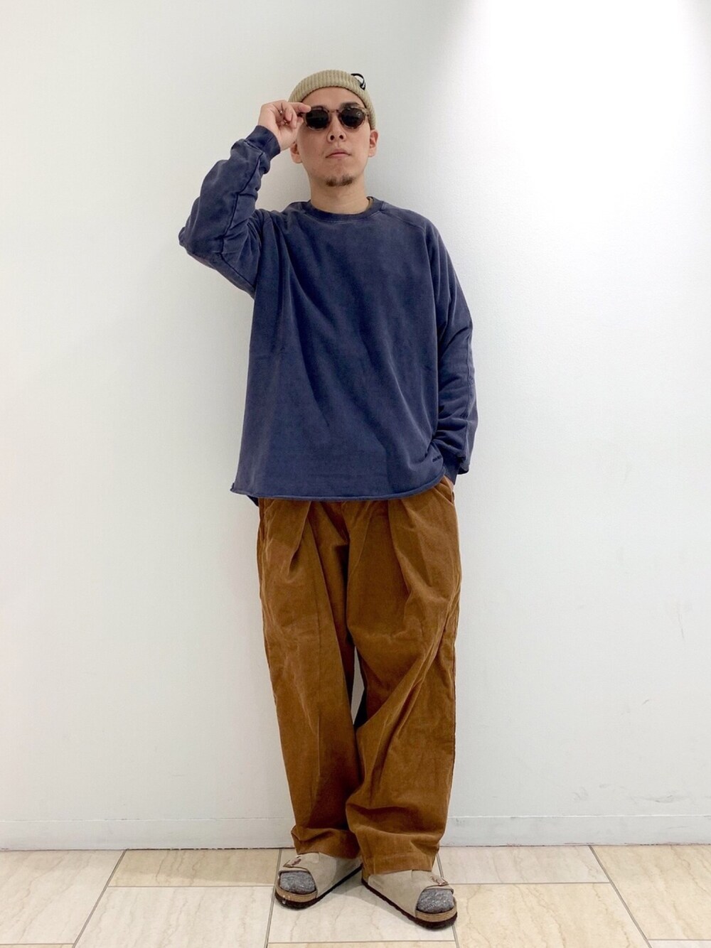 「BEAVER、BEAVER名古屋、今日のコーデ、秋のコーデ、GRAMICCI、グラミチ、スウェット、コーデュロイパンツ、ストリート、ラフ」｜「MANASTASHのMANASTASH/マナスタッシュ　90'S LOGO 7GG BEANIE　ビーニー/ニットキャップ（ニットキャップ/ビーニー、ベージュ系）」を使った、funatoさん（メンズ・166cm）の夏コーディネートの1枚目の写真