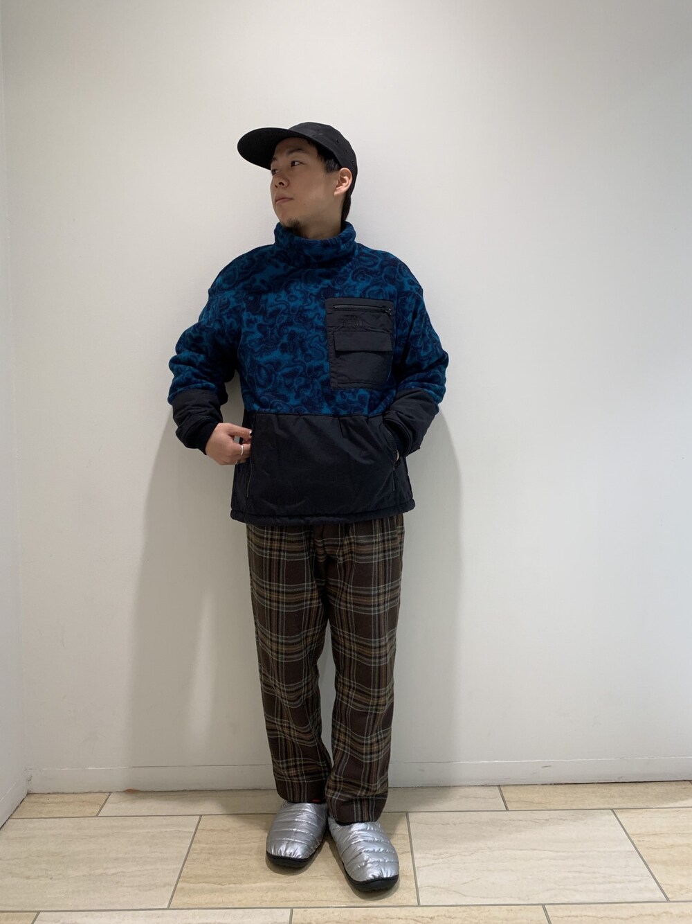 「BEAVER、BEAVER名古屋、THE NORTH FACE、フリース、アウトドアスタイル、ストリート、90'sスタイル、SUBU、チェックパンツ、休日スタイル」｜「CEASTERSのCEASTERS/ケステル　2P EASY WOOL TROUSERS　ウールパンツ（その他パンツ、その他）」を使った、funatoさん（メンズ・166cm）の冬コーディネートの1枚目の写真