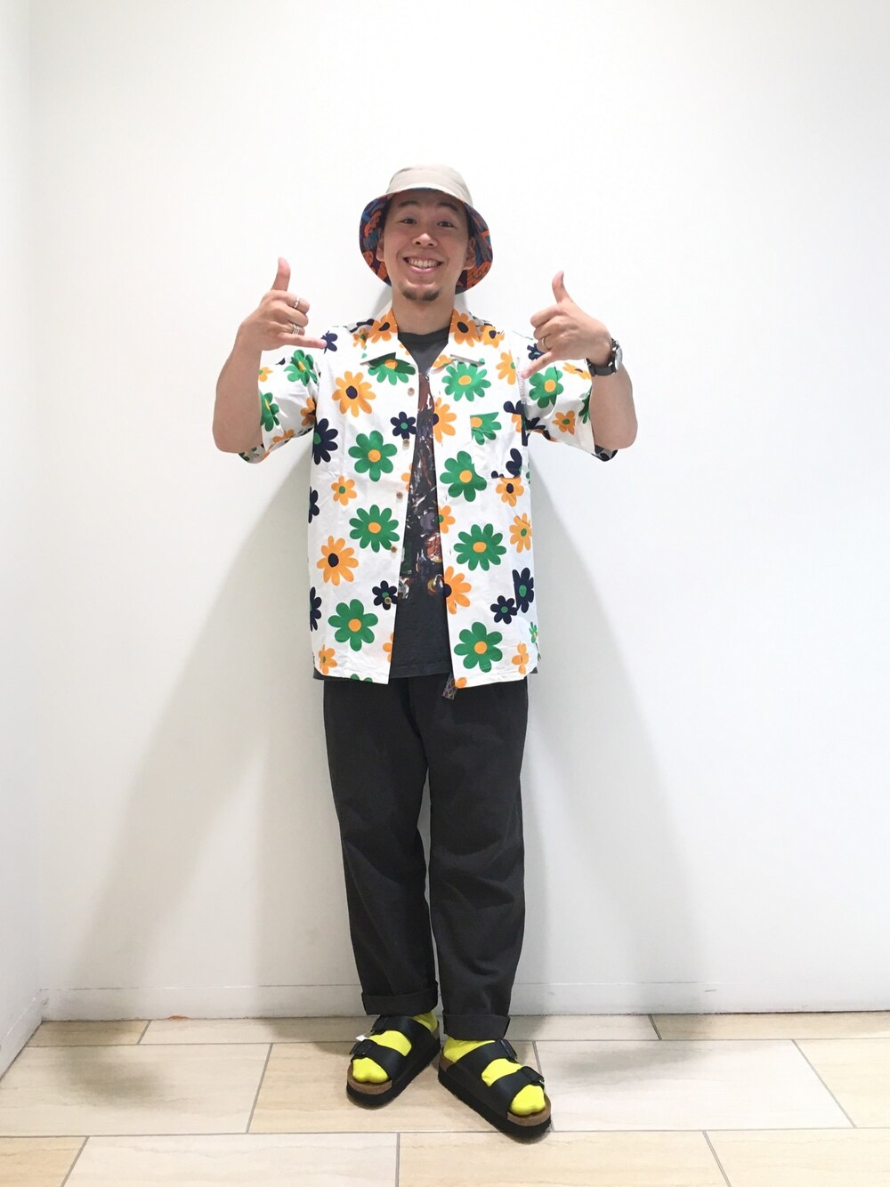 「BEAVER、BEAVER名古屋、シャツスタイル、柄シャツ、夏コーデ、MANASTASH、birkenstock、カジュアルコーデ、開襟シャツ、ootd」｜「BEAVERのTHE SHARKEY'S GALLERY/ザシャーキーズギャラリー　花クレイジー/柄シャツ（シャツ/ブラウス、グリーン系）」を使った、funatoさん（メンズ・166cm）の夏コーディネートの1枚目の写真