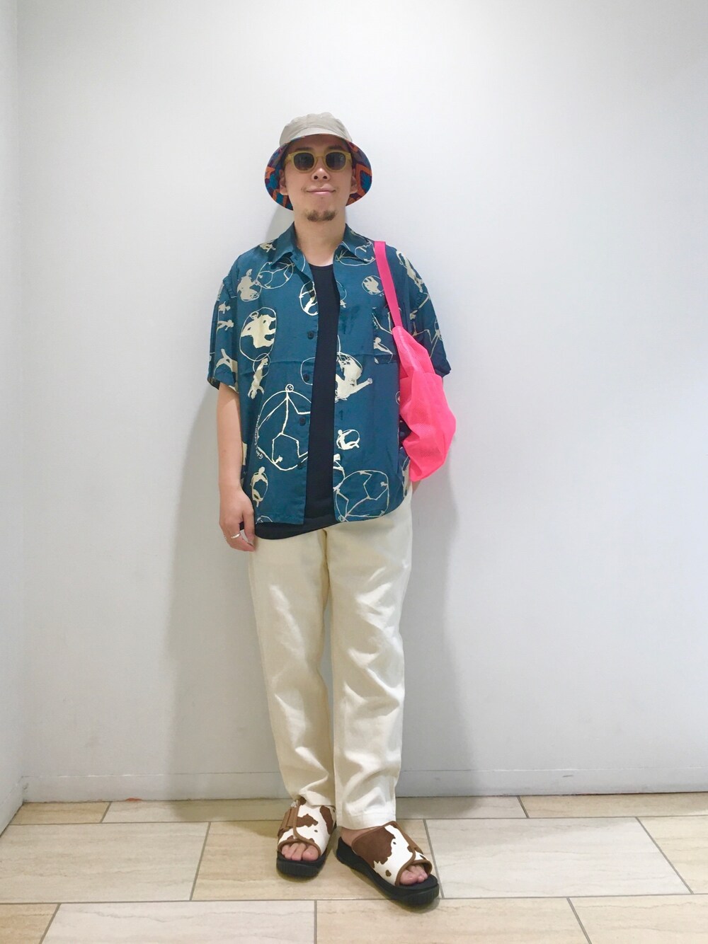 「BEAVER、BEAVER名古屋、アロハシャツ、開襟シャツ、MANASTASH、TIGREBROCANTE、WILDTHINGS、リゾートスタイル、夏コーデ、大人カジュアル」｜「TIGRE BROCANTEのTIGRE BROCANTE/ティグルブロカンテ　別注KAKEI ベニス S/S シャツ（シャツ/ブラウス、グリーン系）」を使った、funatoさん（メンズ・166cm）の夏コーディネートの1枚目の写真