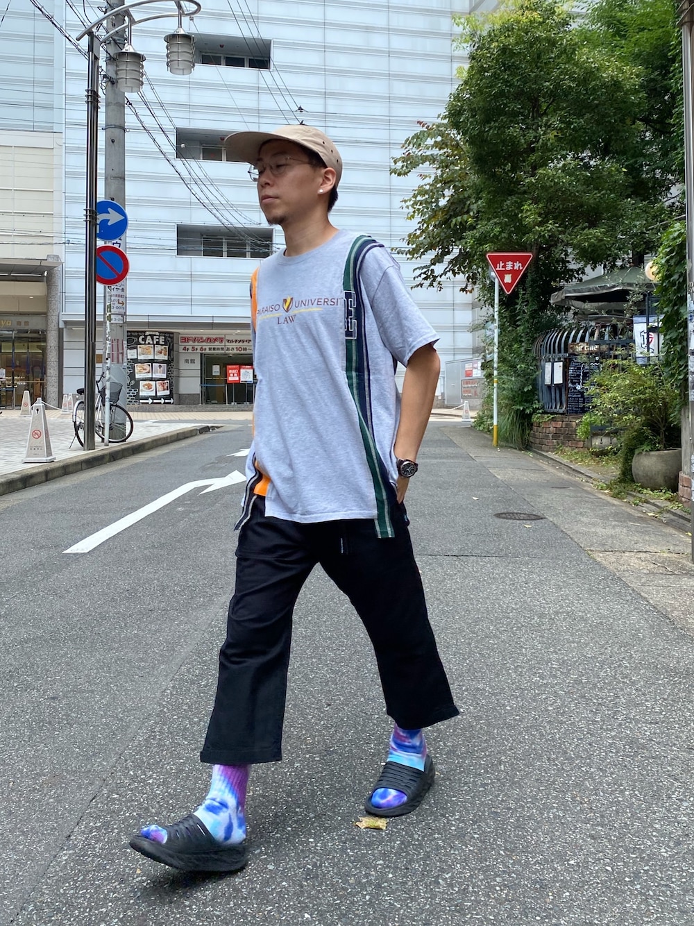 「BEAVER、BEAVER名古屋、MANASTASH、HOKAONEONE、サンダルに靴下、マナスタッシュ、アウトドアスタイル、ストリートMIX、夏コーデ、今日のコーデ」｜「MANASTASHのMANASTASH/マナスタッシュ  HEMP CROPPED PANTS（その他パンツ、ブラック系）」を使った、funatoさん（メンズ・166cm）の夏コーディネートの1枚目の写真