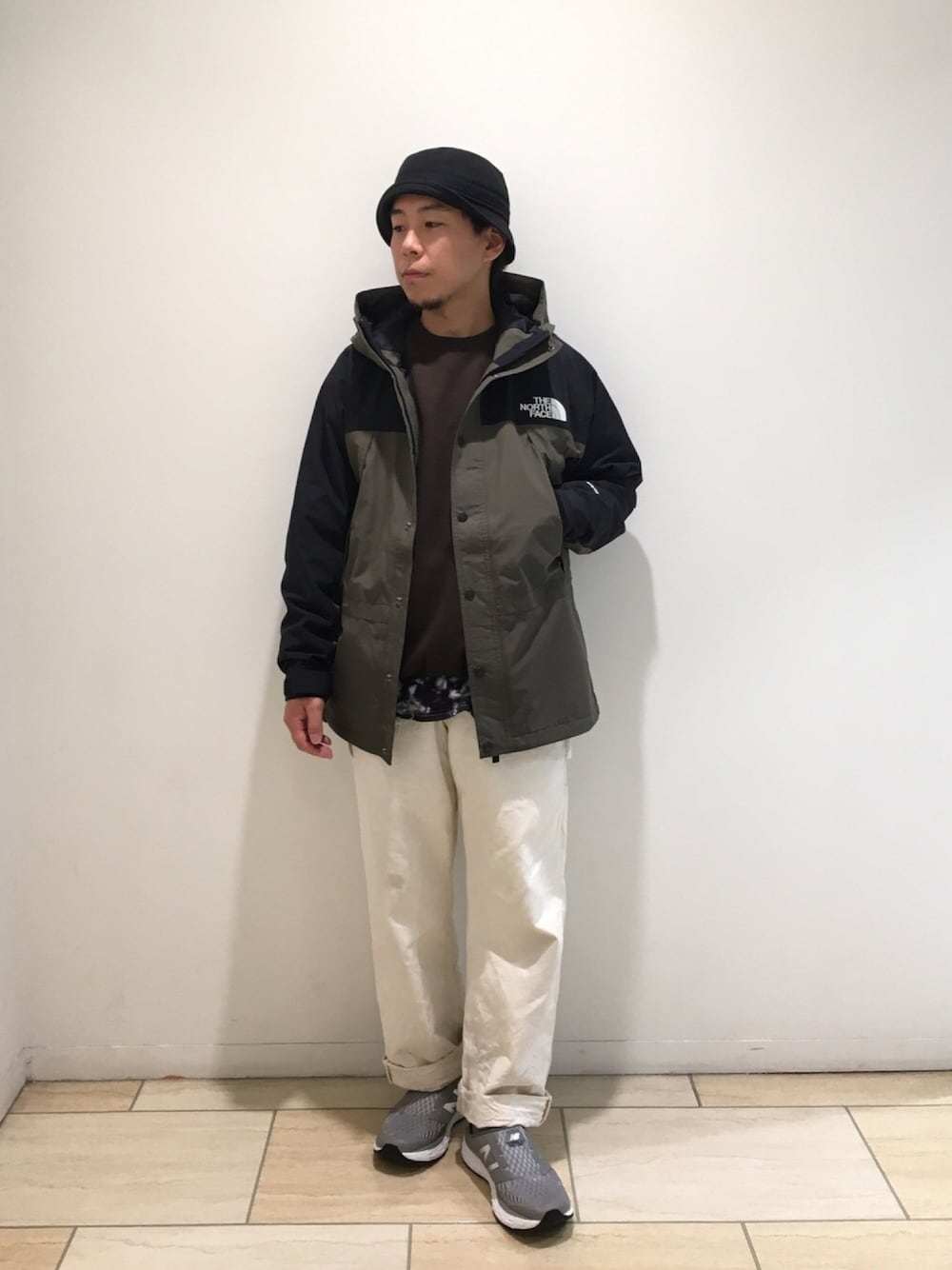 「BEAVER、BEAVER名古屋、THE NORTH FACE、Mountain Light Jacket、マウンテンパーカー、秋コーデ、ナイロンジャケット、New Balance、ストリート、アウトドアスタイル」｜「NEW BALANCEのNEW BALANCE/ニューバランス　MA900GY SPORT SLIP スニーカー/サンダル（サンダル、グレー系）」を使った、funatoさん（メンズ・166cm）の秋コーディネートの1枚目の写真