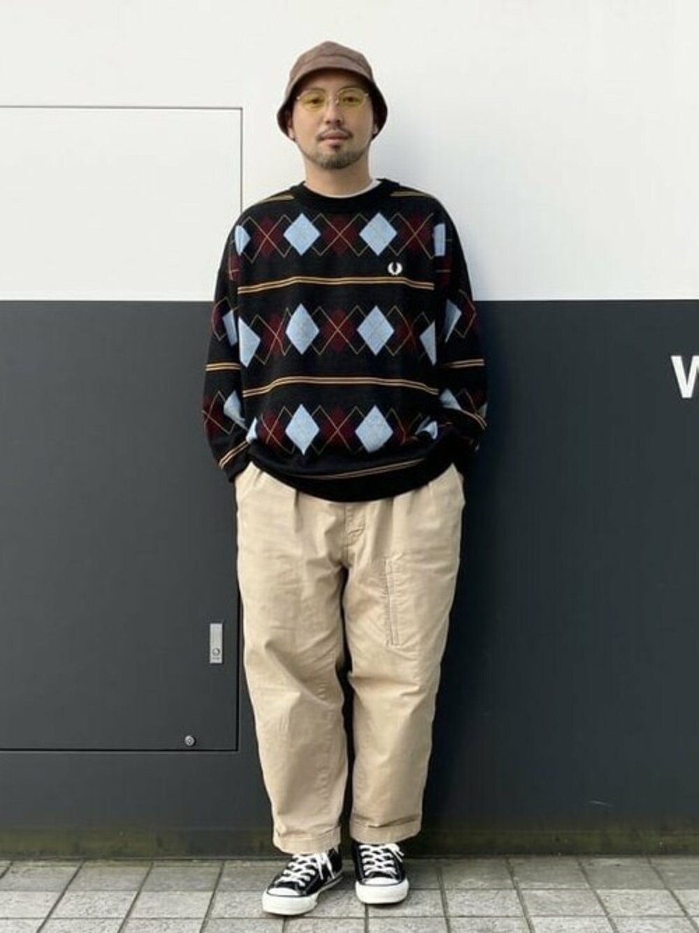 「FRED PERRYのFRED PERRY × BEAMS / 別注 ルーズ アーガイル クルーネック ニット（ニット/セーター、ブラック系）」を使った、BEAMSさん（メンズ・169cm）の秋コーディネートの1枚目の写真