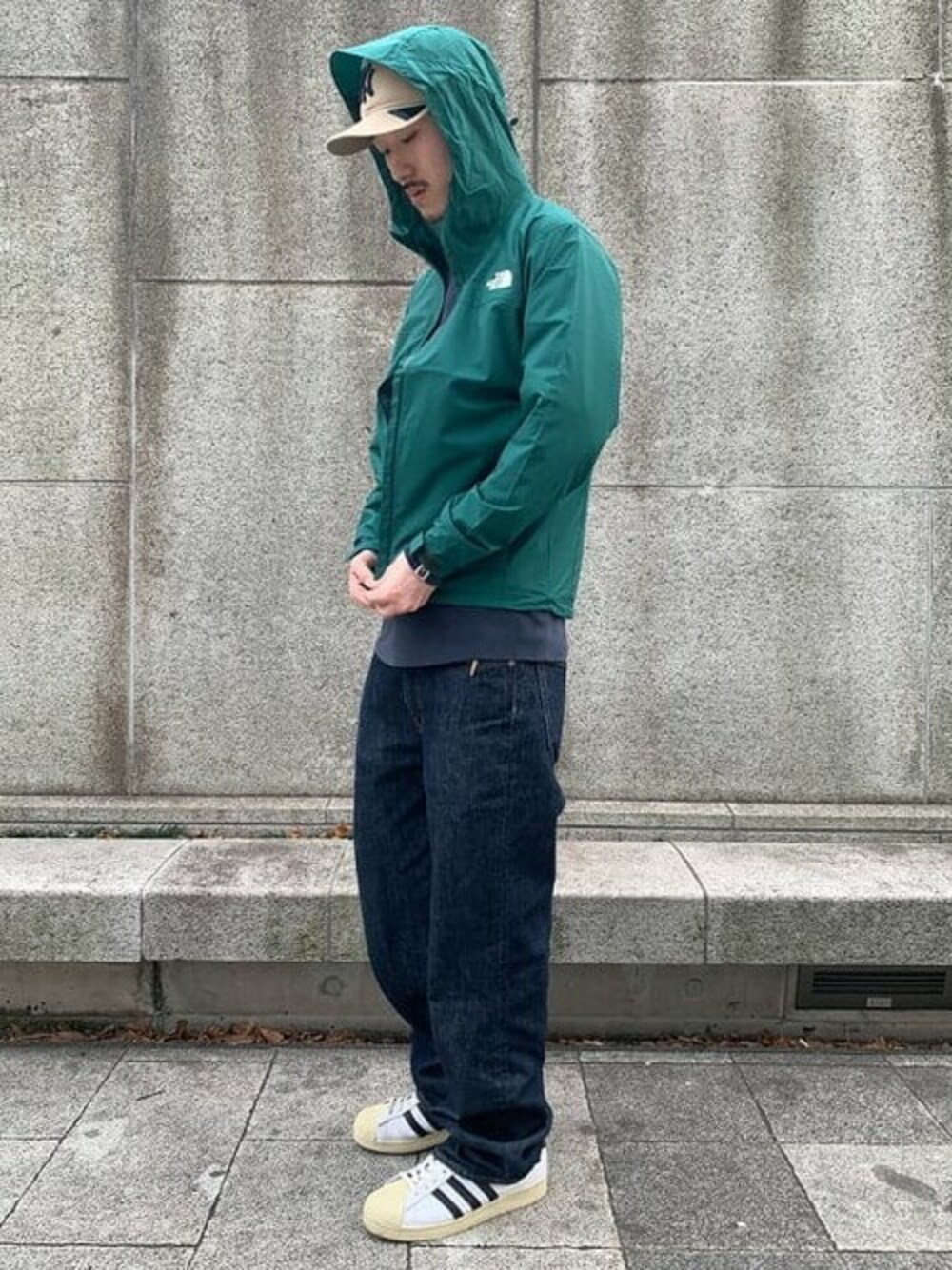 「ノースフェイス、northface」｜「THE NORTH FACEのTHE NORTH FACE / Venture Jacket（ブルゾン、グリーン系）」を使った、BEAMSさん（メンズ・176cm）の春コーディネートの1枚目の写真