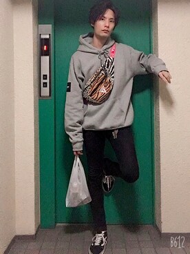 「Guess（ゲス）のアイテム（バッグ）」を使った、SGさん（メンズ・176cm）の秋コーディネート