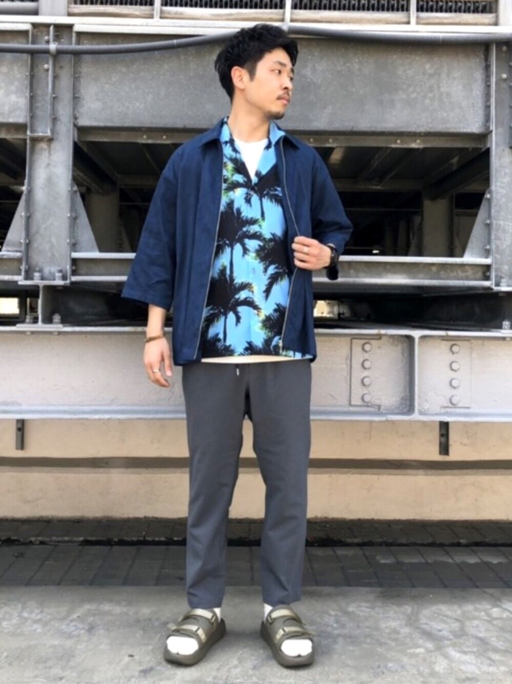 「大学生、オーバーサイズ、青、きれいめカジュアル、春コーデ、シャツスタイル、オープンカラーシャツ、ガラシャツ、tk.TAKEO KIKUCHI、平成最後のWEARISTAセンバツ」｜「tk.TAKEO KIKUCHIの【小松マテーレ】コマスエード(R)シャツブルゾン（7分袖）（ブルゾン、ブルー系）」を使った、新宿ルミネエストtkさん（メンズ・178cm）の春コーディネートの1枚目の写真