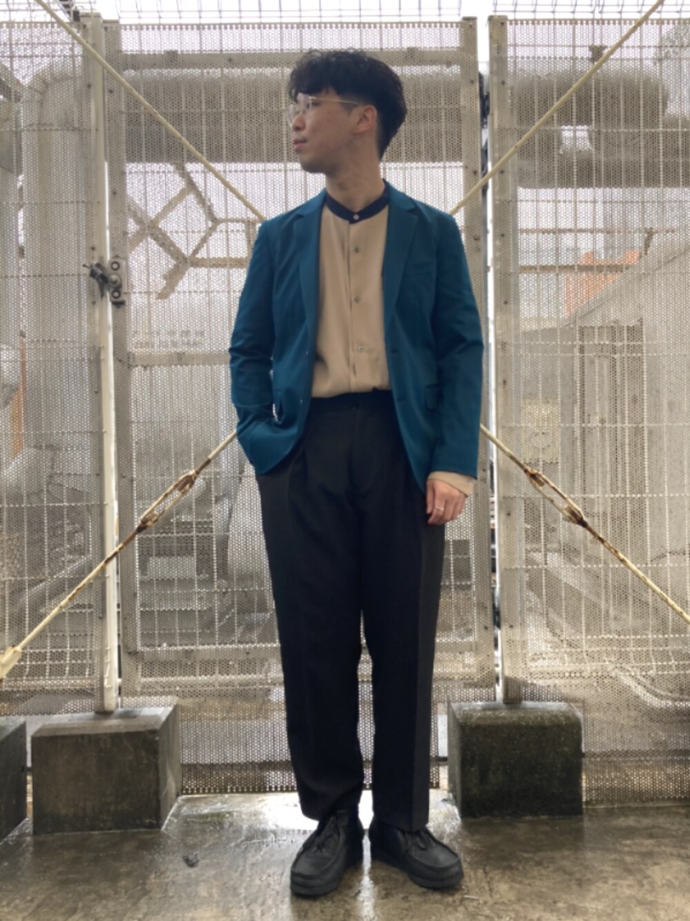 「ジャケット、ブーツ、大人コーデ、きれいめカジュアル、春、バンドカラーシャツ、tk.TAKEO KIKUCHI、ファッションの力を信じよう、私の推しブランド」｜「tk.TAKEO KIKUCHIのSOLOTEX(R)ノーカラージャケット（ノーカラージャケット、グリーン系）」を使った、新宿ルミネエストtkさん（メンズ・171cm）の冬コーディネートの1枚目の写真