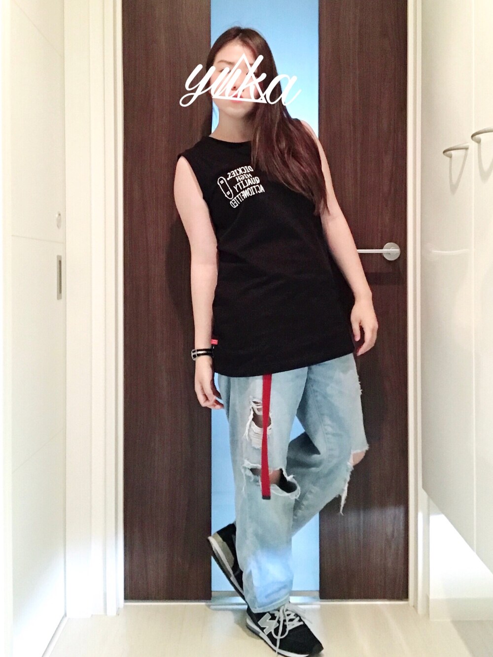 「ガチャベルト、BAYFLOW(BAYFLOW)、UNIQLO、HARE、New Balance、niko and ...」｜「DickiesのBAYFLOW／【Dickies(ディッキーズ)】プリントノースリーブ（Tシャツ/カットソー、ブラック系）」を使った、YukAさん（レディース・156cm）の夏コーディネートの1枚目の写真