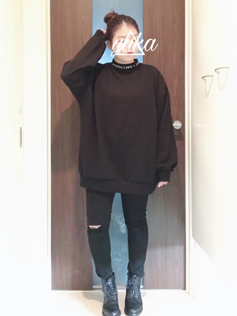 「JEANASiS、UNIQLO、GLOBAL WORK、ハイネック、ネックロゴ、オールブラック、ブラック、ブラックコーデ」｜「JEANASISのネックロゴウラケ/807016（スウェット、ブラック系）」を使った、YukAさん（レディース・156cm）の秋コーディネートの1枚目の写真