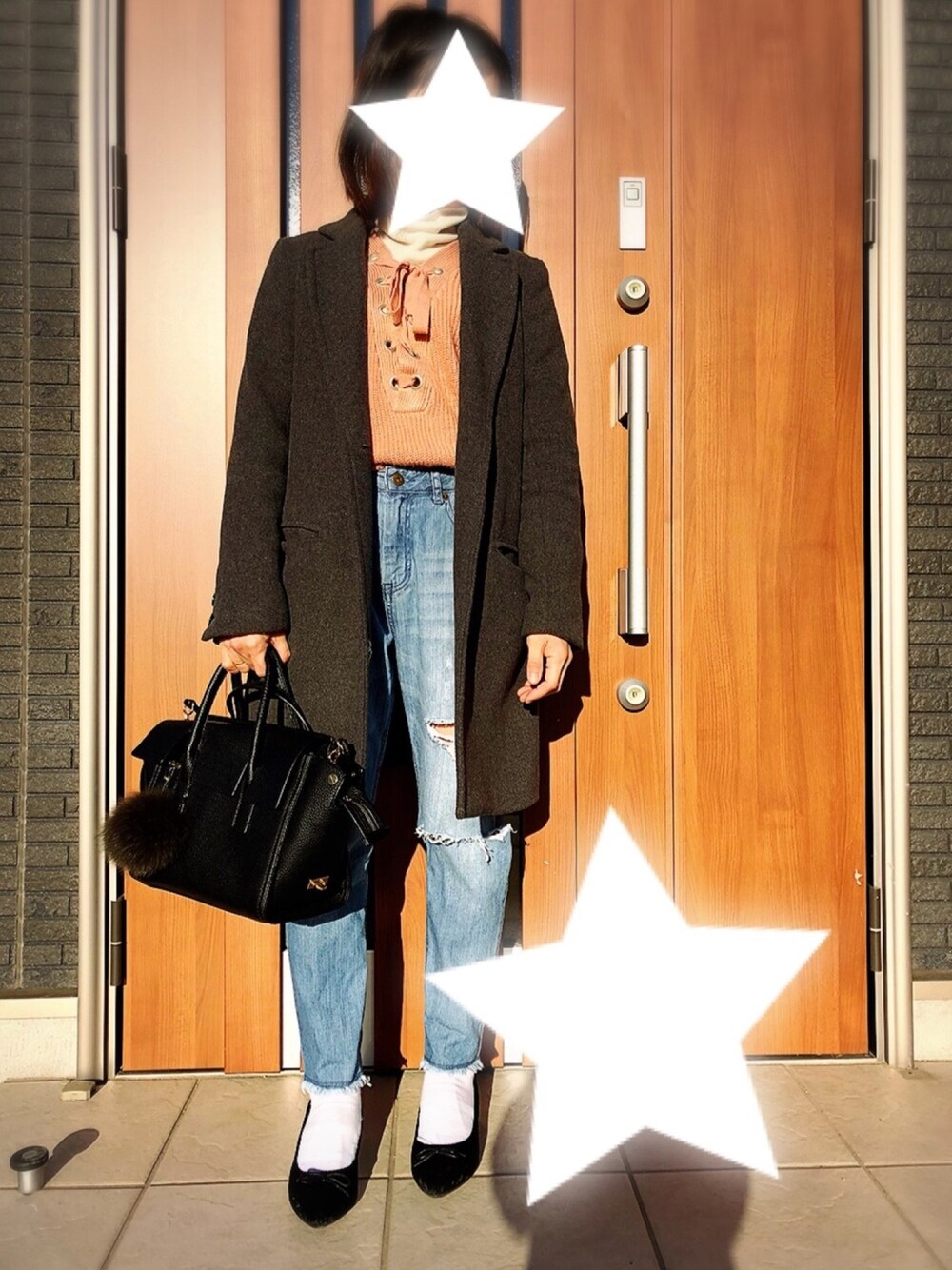 「オトナカジュアル、パンツスタイル、ママファッション、チビーズ✳︎、デニムパンツ、トップスイン」｜「LOWRYS FARMの【今年のNO1アウター】ウール混チェスターコート 551542（チェスターコート、グレー系）」を使った、mii♡ さん（レディース・149cm）の冬コーディネートの1枚目の写真