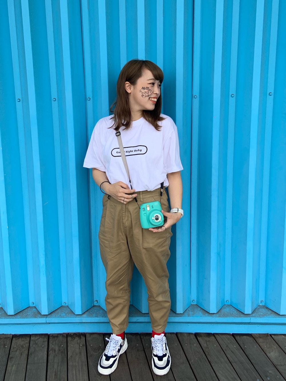 「あいみょん、あいみょんLIVE、AiM、ライブTシャツ、ライブコーデ、チェキ、23.65、ダットスニーカー、カジュアルコーデ、ベージュ」｜「あいみょんのアイテム（Tシャツ/カットソー、ホワイト系）」を使った、🅰sukaさん（レディース・160cm）の夏コーディネートの1枚目の写真
