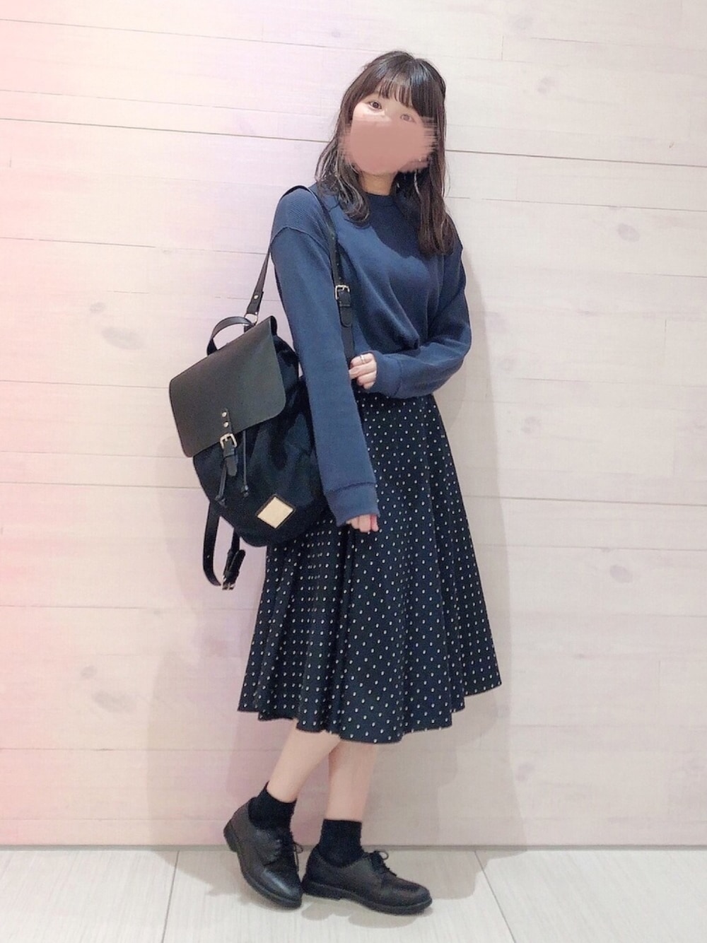 「秋、秋コーデ、プチプラコーデ、シンプルコーデ、シンプル、ワッフルクルーネックＴ、フレアスカート、リュック、ドット柄、萌え袖」｜「GUのアイテム（トップス、ブルー系）」を使った、macha＊さん（レディース・159cm）の秋コーディネートの1枚目の写真