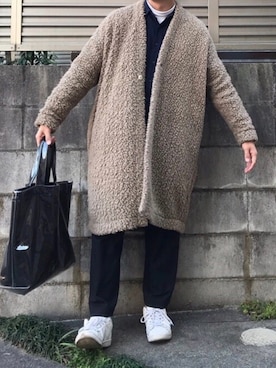 「ネイビー×ホワイト」｜「アイテム（ステンカラーコート）」を使った、てぃーさん（メンズ・166cm）の冬コーディネート