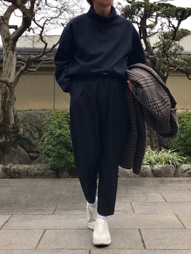 「ネイビーコーデ」｜「アイテム（ステンカラーコート）」を使った、てぃーさん（メンズ・166cm）の冬コーディネート