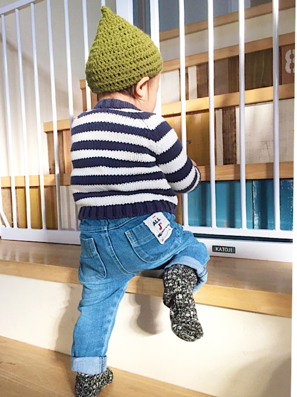 「キッズコーデ、秋コーデ、デニムパンツ、ハンドメイド、1歳、ボーダー、靴下、おんなのこ」｜「Handmadeのアイテム（帽子、グリーン系）」を使った、おーぺーさん（キッズ・80cm）の秋コーディネートの1枚目の写真