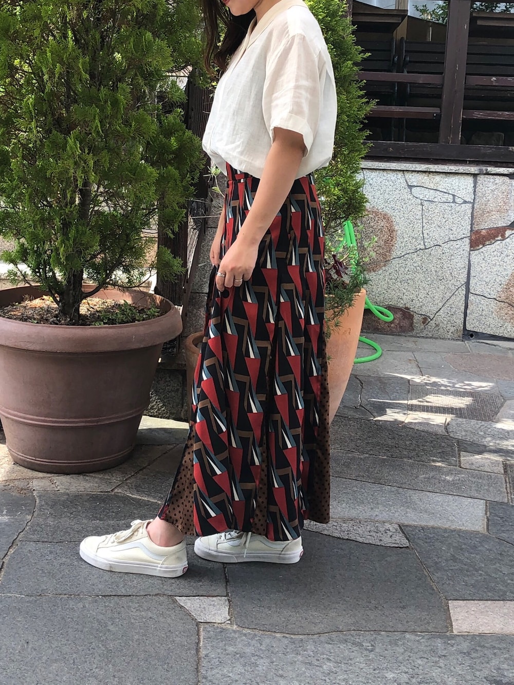 「ZARAのアイテム（スカート、レッド系）」を使った、S.さん（レディース・153cm）の春コーディネートの1枚目の写真