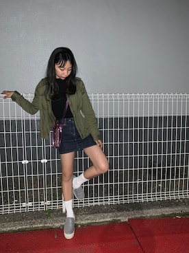 「リブT」｜「アイテム（スリッポン）」を使った、鈴木海那さん（レディース・160cm）の春コーディネート