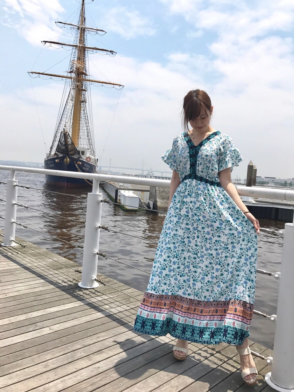 「ootd、FREES'MART、vanitybeauty、ワンピース、海、フリーズマート(FREE'S MART)」｜「FREE'S MARTのアイテム（ワンピース、ブルー系）」を使った、yukoさん（レディース・165cm）の秋コーディネートの1枚目の写真