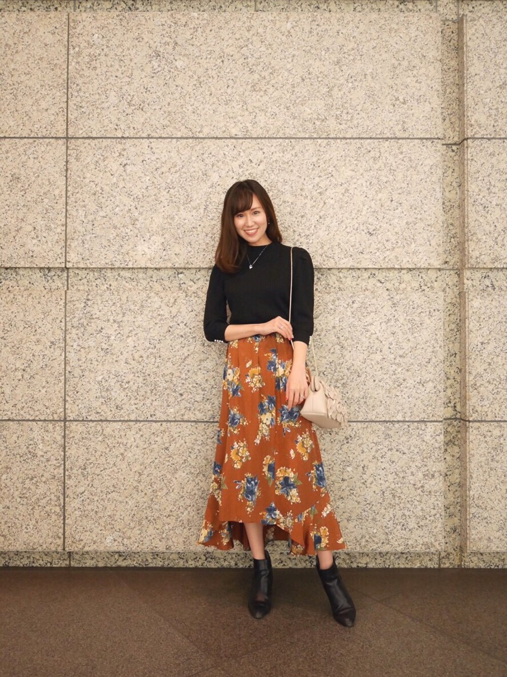 「シンプルコーデ、大人カジュアル、オトナ女子、きれいめカジュアル、ニット、キレイめ、mewsrefinedclothes、Supreme.La.La.、ミューズリファインドクローズ、シュープリームララ(Supreme.La.La.)」｜「Supreme.La.La.の【CanCam掲載】モネブーケスカート（スカート、ブラウン系）」を使った、yukoさん（レディース・165cm）の冬コーディネートの1枚目の写真