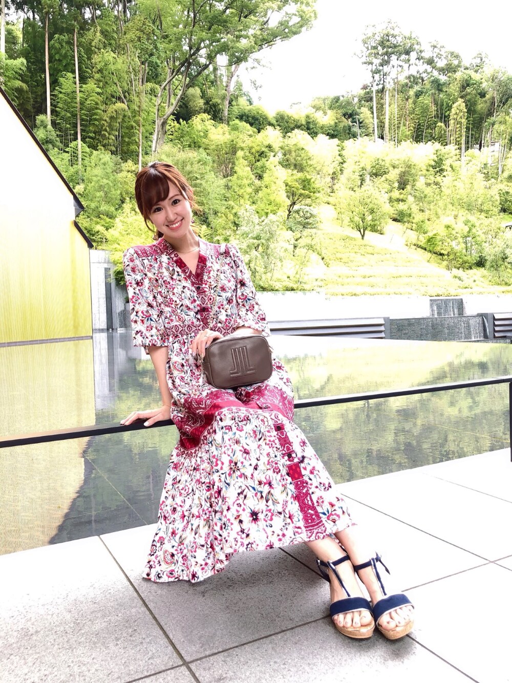 「キレイめ、ノスタルジア、ノスジョ、ランバンオンブルー、ショルダーバッグ、ワンピース、デート、nostalgia」｜「LANVIN en Bleuのアイテム（ショルダーバッグ、ベージュ系）」を使った、yukoさん（レディース・165cm）の夏コーディネートの1枚目の写真