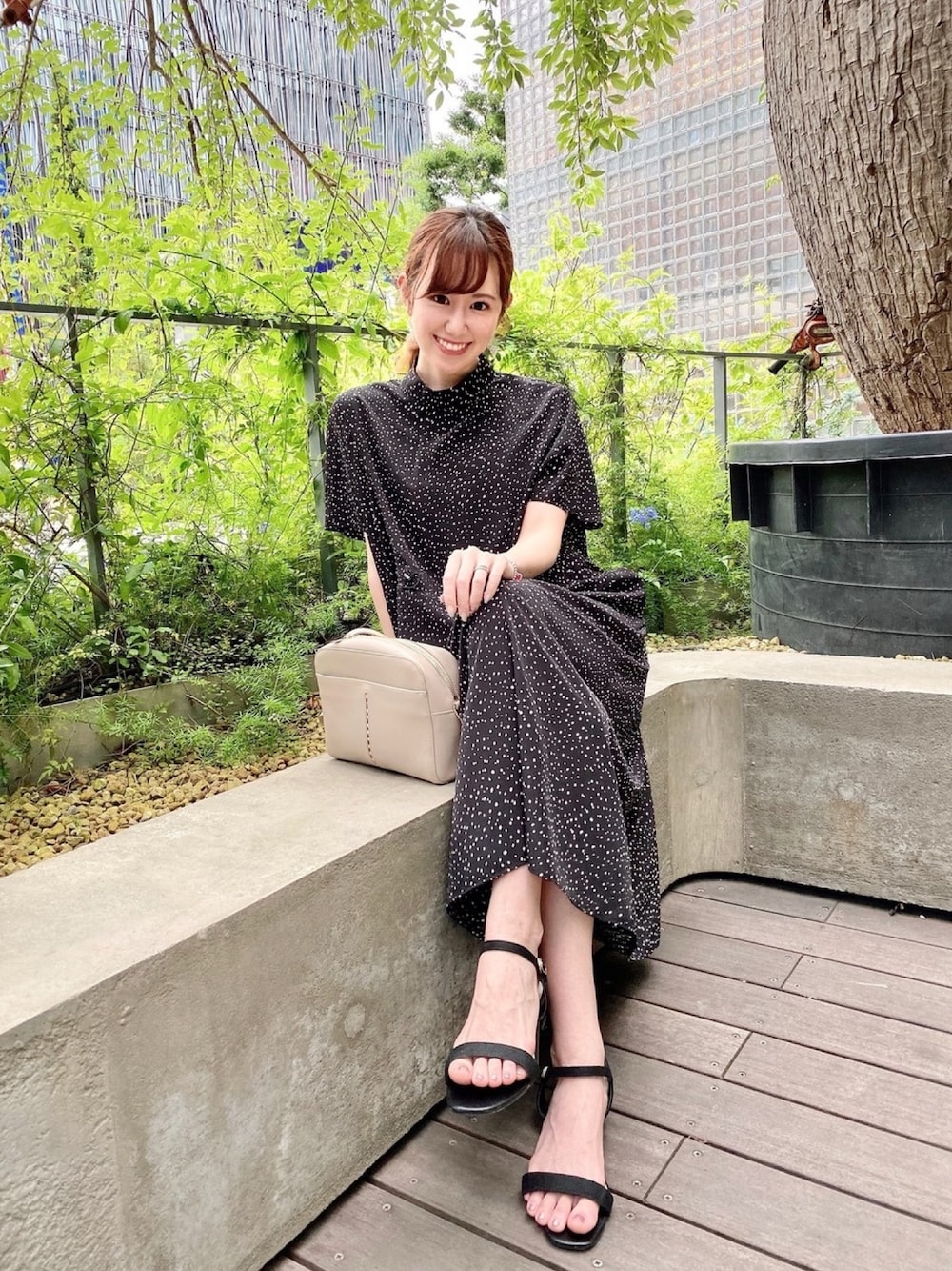 「シンプルコーデ、キレイめ、オトナカジュアル、ポールスミス、uncrave、Paul Smith、ワンピース、アラサーコーデ」｜「Paul Smithのアイテム（バッグ、ベージュ系）」を使った、yukoさん（レディース・165cm）の夏コーディネートの1枚目の写真