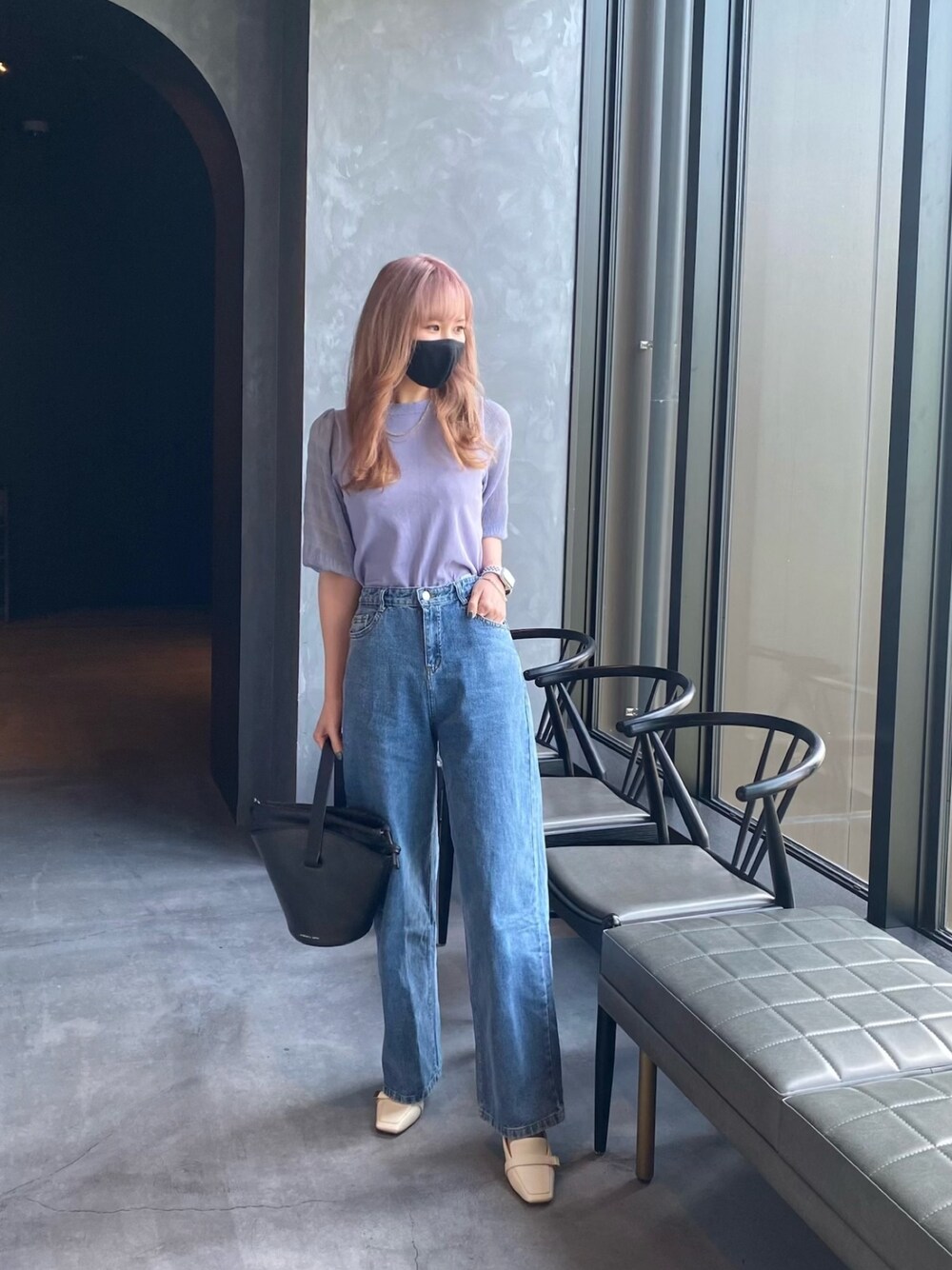 「休日スタイル、シンプルコーデ、大人カジュアル、カジュアル、おしゃれさんと繋がりたい、CHARLES＆KEITH、ZARA、MEW'S REFINED CLOTHES」｜「ZARAのアイテム（デニムパンツ、ブルー系）」を使った、yukoさん（レディース・165cm）の春コーディネートの1枚目の写真