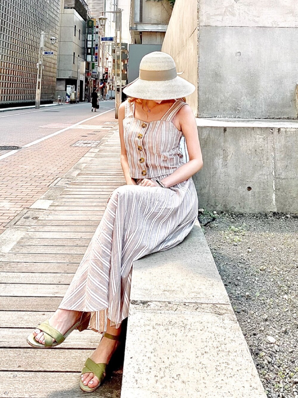 「休日スタイル、シンプルコーデ、大人カジュアル、ラフ、おしゃれさんと繋がりたい、プチプラコーデ、きれいめカジュアル、リラックス、ピーチジョン、Peach John」｜「PEACH JOHNのアイテム（ワンピース/ドレス、グレー系）」を使った、yukoさん（レディース・165cm）の夏コーディネートの1枚目の写真