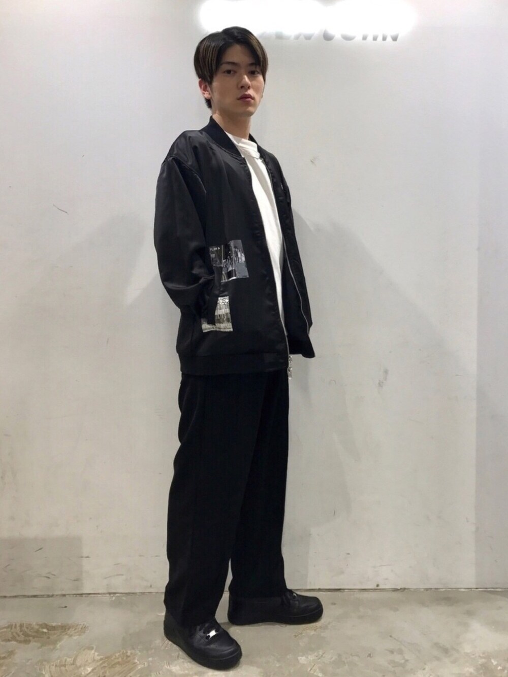「CASPER JOHN、キャスパージョン、stayfun、MA-1、テーパードパンツ、ワイドパンツ、秋コーデ」｜「STAYFUNのSTAYFUN　リバーシブルMA-1（MA-1、グリーン系）」を使った、KOMさん（メンズ・166cm）の秋コーディネートの1枚目の写真