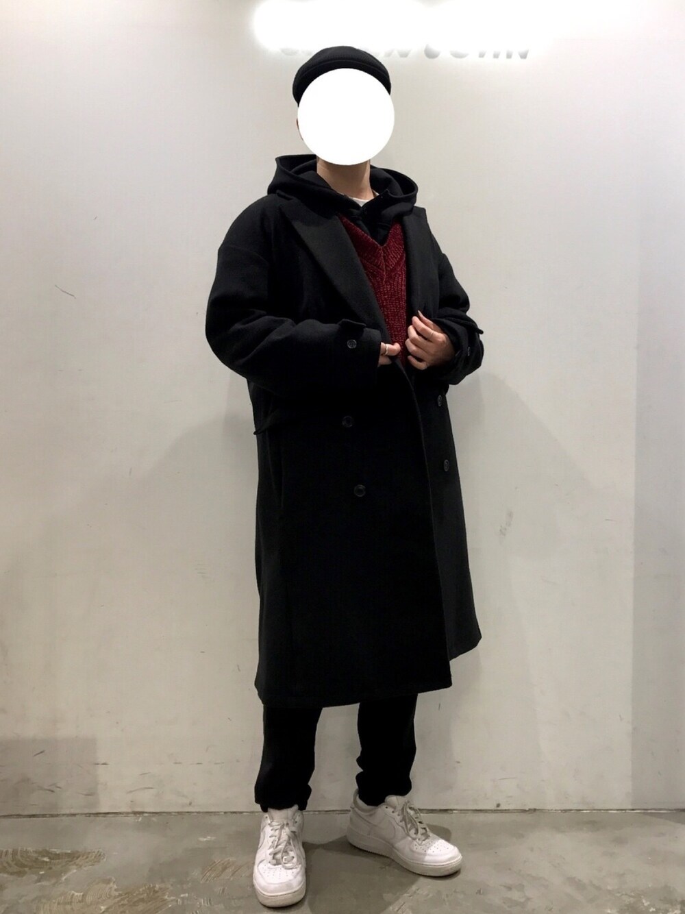 「CASPER JOHN、ダブルチェスターコート、メルトンアウター、ハイネックパーカー、モールニット、Vネック、テーパードパンツ、ビッグシルエット、低身長、冬コーデ」｜「CASPER JOHNのCasper John　ハイネックパーカー（パーカー、ブラック系）」を使った、KOMさん（メンズ・166cm）の秋コーディネートの1枚目の写真