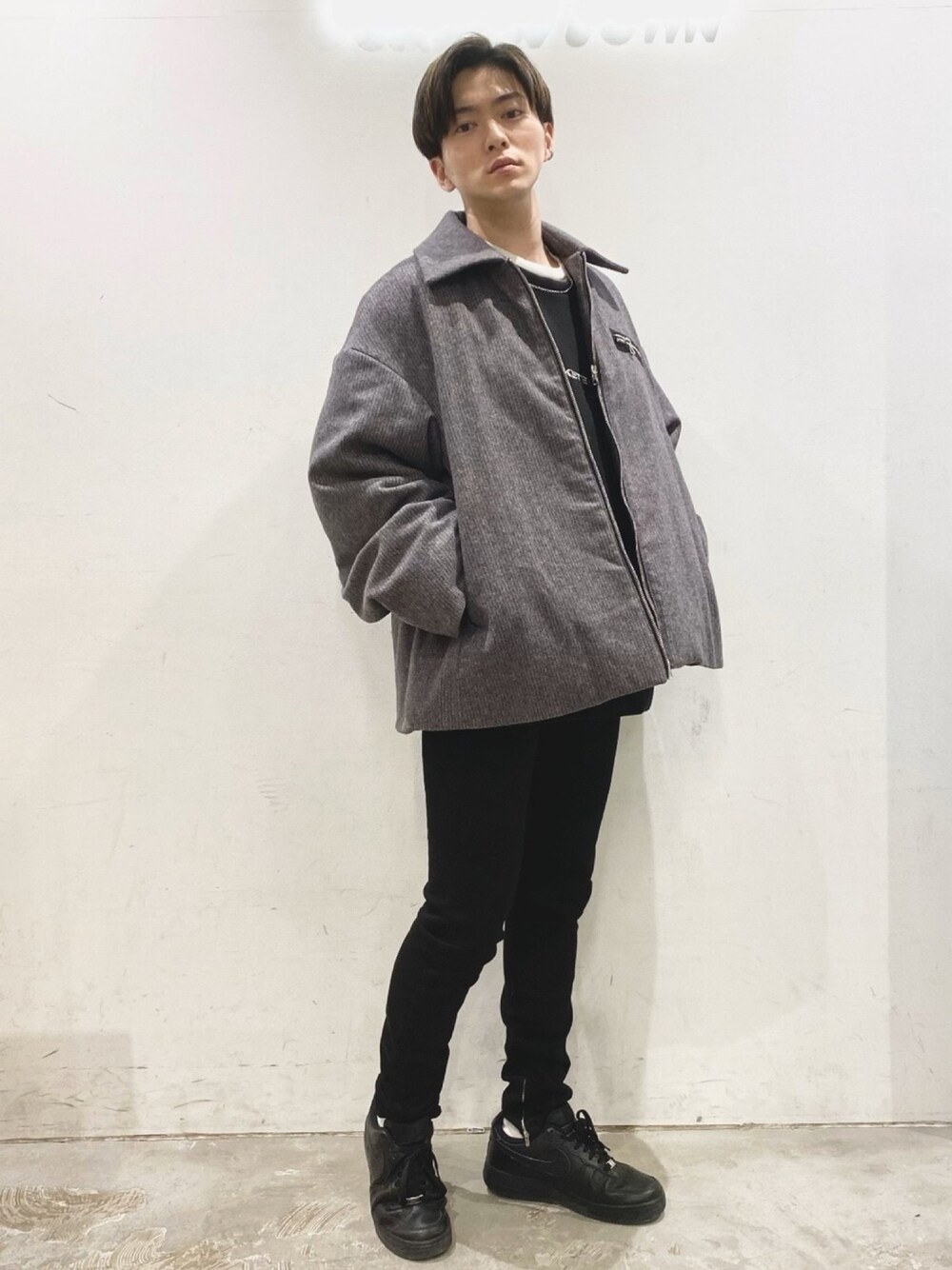 「DOOPZ、FEKETE、COOOPER、CASPER JOHN、ドリズラージャケット、ウールジャケット、黒スキニー、カジュアルストリート、低身長、冬コーデ」｜「DOOPZのDOOPZ　ルーズスリーブウールジップブルゾン（ブルゾン、グレー系）」を使った、KOMさん（メンズ・166cm）の冬コーディネートの1枚目の写真