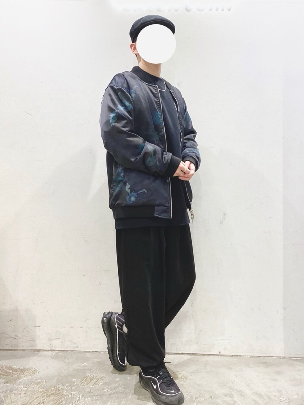 「CASPER JOHN、stayfun、リバーシブル、MA-1、グラフィック、カフス、イージーパンツ、カジュアルストリート、低身長、春コーデ」｜「STAYFUNのSTAYFUN　リバーシブルMA-1（MA-1、グリーン系）」を使った、KOMさん（メンズ・166cm）の冬コーディネートの1枚目の写真
