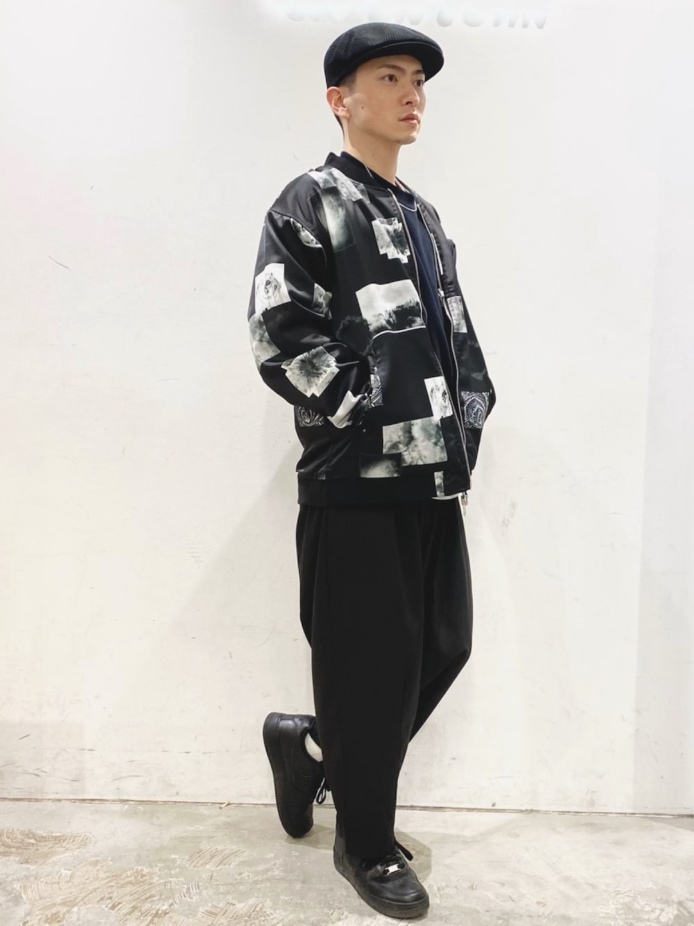 「CASPER JOHN、stayfun、MA-1、リバーシブル、リバーシブルブルゾン、ワイドパンツ、アンクルパンツ、ブラックコーデ、低身長、春コーデ」｜「STAYFUNのSTAYFUN　リバーシブルMA-1（MA-1、ブラック系）」を使った、KOMさん（メンズ・166cm）の冬コーディネートの1枚目の写真