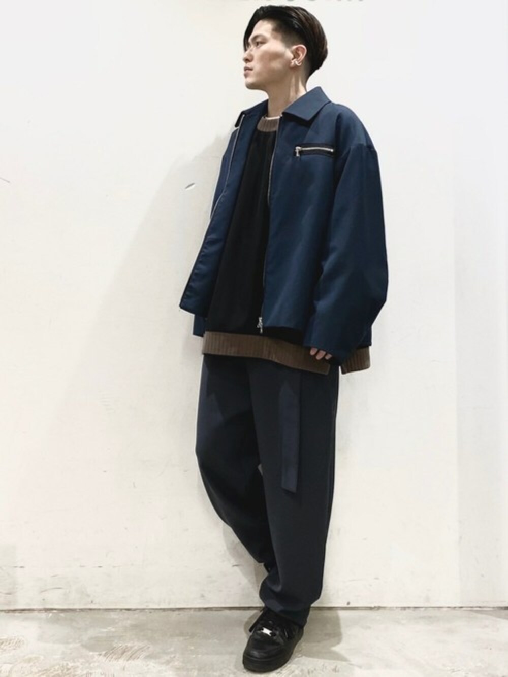 「ドレープ　、ワイドパンツ、ドリズラージャケット、スイングトップ、低身長、ストリートMIX、CASPER JOHN、バルーンスリーブ、DOOPZ、アンティローザ在宅コーデ」｜「DOOPZのDOOPZ　ルーズスリーブジップブルゾン（ブルゾン、ブルー系）」を使った、KOMさん（メンズ・166cm）の春コーディネートの1枚目の写真