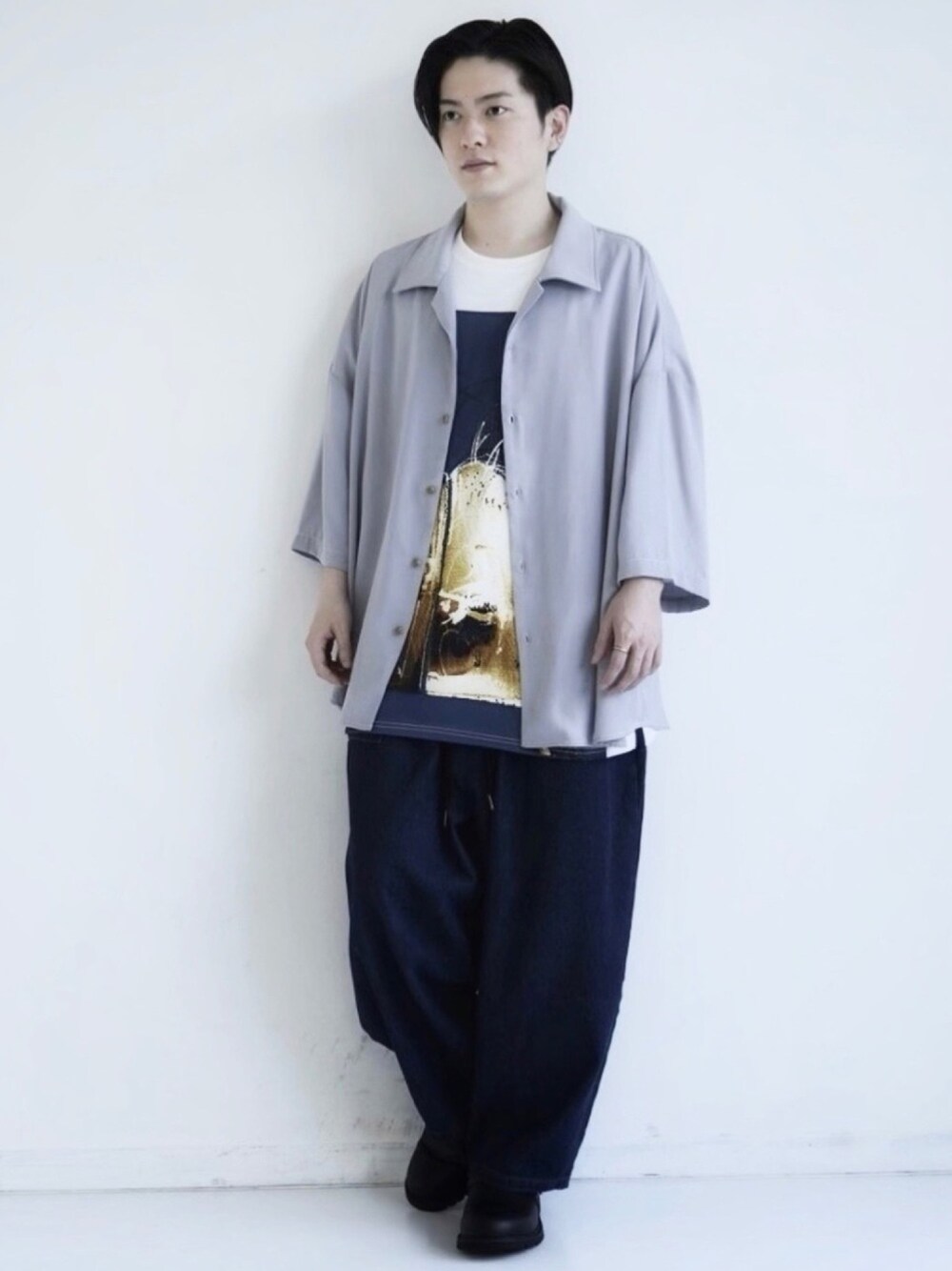 「CASPER JOHN、ドルマン、オープンカラーシャツ、グラフィック、柄シャツ、ワイドパンツ、ベイカーパンツ、ビッグシルエット、低身長、低身長コーデ」｜「CASPER JOHNのVarious Dolman Shirts/バリアスドルマンシャツ（シャツ/ブラウス、ブルー系）」を使った、KOMさん（メンズ・165cm）の夏コーディネートの1枚目の写真