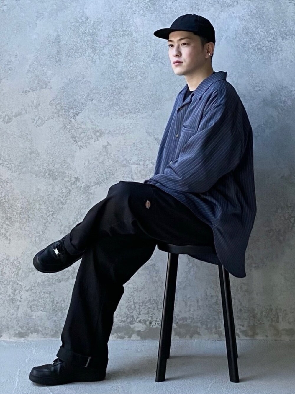 「CASPER JOHN、ドルマン、シャツスタイル、ストライプシャツ、キャップ、ストリートMIX、ストリートカジュアル、低身長、低身長コーデ、春コーデ」｜「Instagramのアイテム（その他、その他）」を使った、KOMさん（メンズ・165cm）の冬コーディネートの1枚目の写真