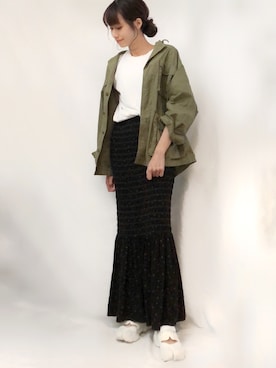 「ホワイトスニーカー」｜「アイテム（ミリタリージャケット）」を使った、宇佐美 彩さん（レディース・163cm）の秋コーディネート