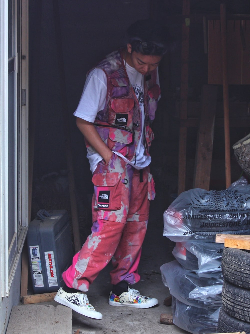 カーゴパンツを使った「Supreme x The North Face」の人気ファッション