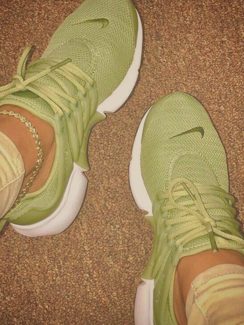 「NIKE」｜「NIKEのアイテム（スニーカー、グリーン系）」を使った、あさちゃん🐷💖さん（レディース・146cm）の冬コーディネートの1枚目の写真