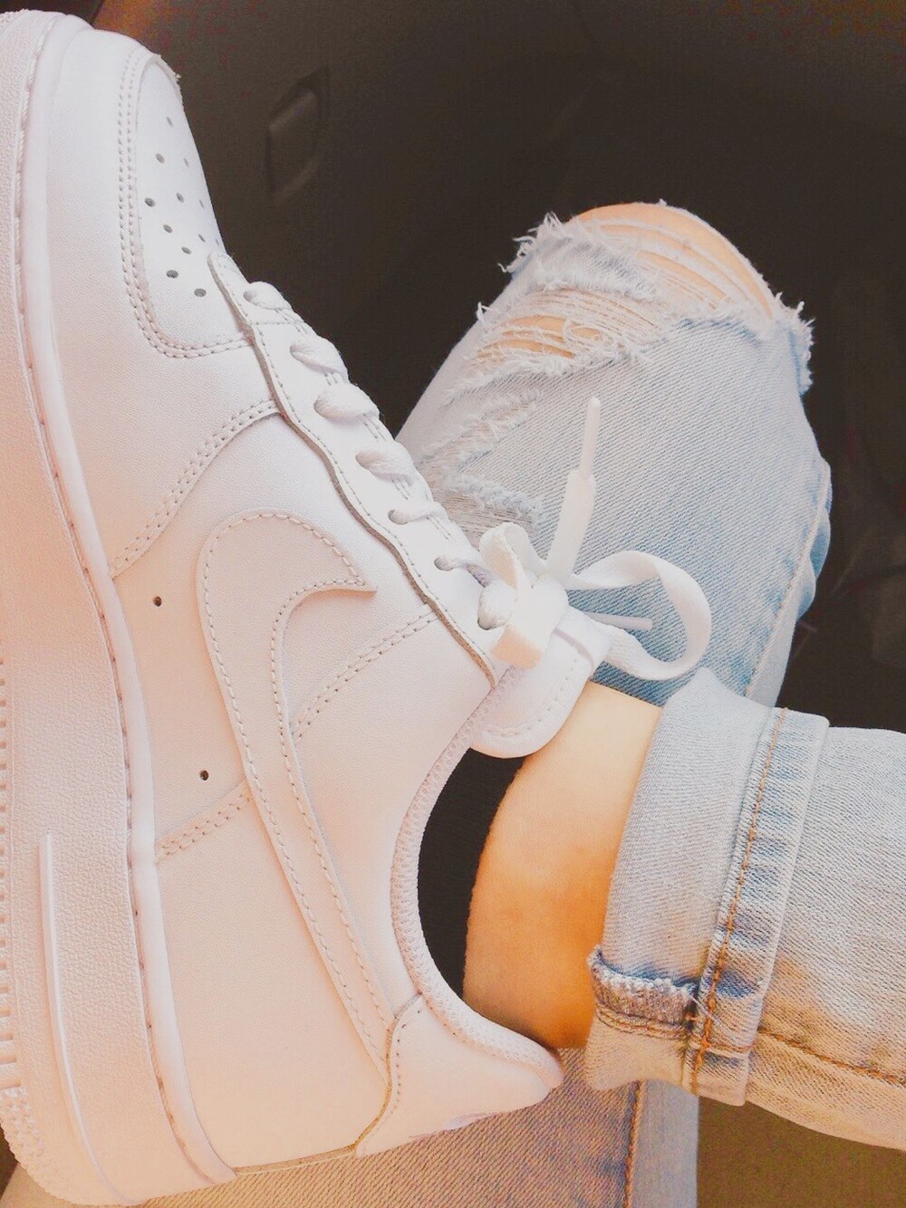 「NIKE、sneaker、jeans」｜「NIKEのアイテム（スニーカー、ホワイト系）」を使った、あさちゃん🐷💖さん（レディース・146cm）の冬コーディネートの1枚目の写真