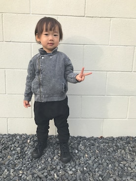 「アイテム（ライダースジャケット、グレー系）」を使った、あおとさん（キッズ・90cm）の冬コーディネート