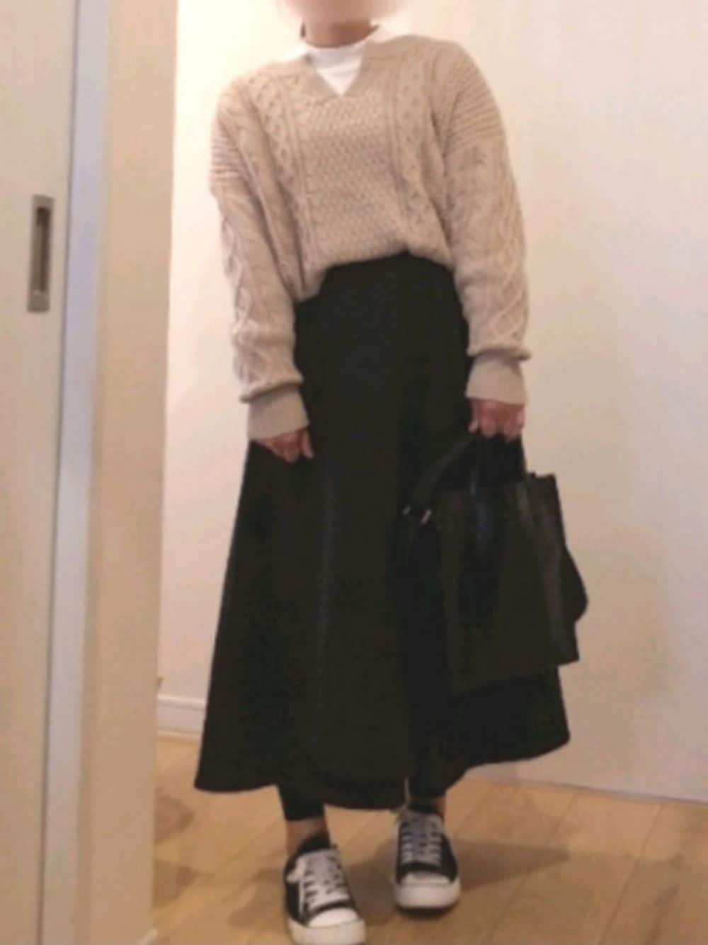 「しまむら、MILKFED.、AS KNOW AS、ラップスカート、キーネック、スニーカーコーデ、今日のコーデ」｜「AS KNOW AS plusのラップスカート（スカート、ブラック系）」を使った、 anko*さん（レディース・155cm）の冬コーディネートの1枚目の写真